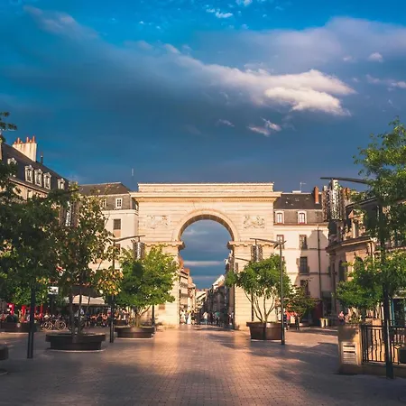 Le Moderne I Centre Historique Design & Spacieux